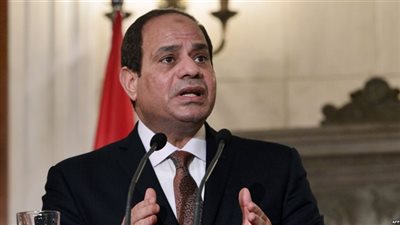 السيسي في أسبوع.. الرئيس يُفرج عن الغارمات ويحتضن أبناء الشهداء