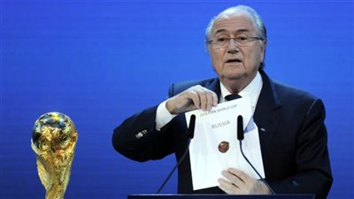 بلاتر يحضر مباراة البرازيل وكوستاريكا