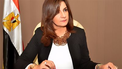 فيديو| وزيرة الهجرة تنعي العالم المصري 