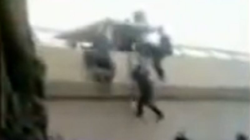 اقتحام السجون