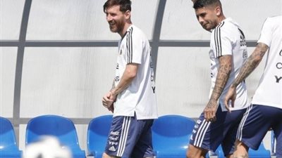 الإبتسامة تعود لوجه ليونيل ميسي بعد فوز نيجيريا