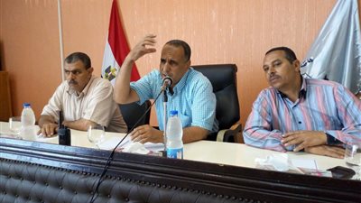 صور.. رئيس مدينة دسوق يناقش شكاوى المواطنين ويكثف الرقابة على المواقف ومحطات الوقود