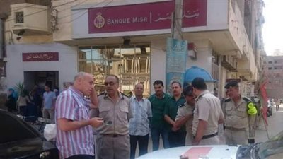 صور.. رئيس مدينة المحلة يتابع التزام السائقين بالتعريفة المقررة