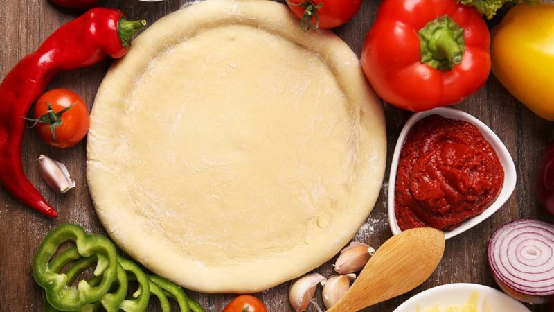 عجينة البيتزا الإيطالي