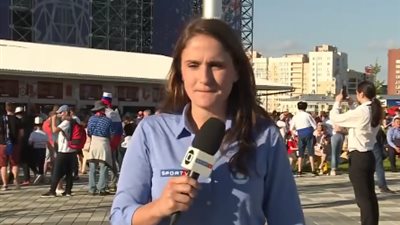 كلاكيت.. نوبة غضب لمراسلة بعد محاولة شاب التحرش بها على الهواء 