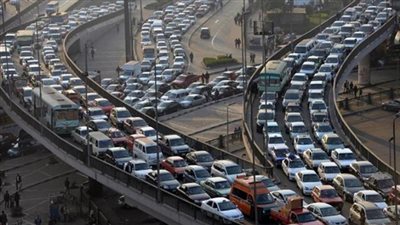 الزحام الشديد يتسبب في أزمات مرورية بـ