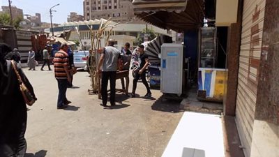 صور.. إزالة الاشغالات والباعة الجائلين أمام مستشفى ميت غمر العام بـ