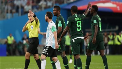 فيديو.. تقنية الفيديو تمنع نيجيريا من الحصول على ركلة جزاء