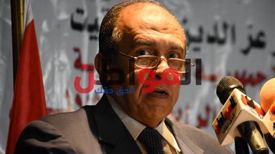 صور.. وزير الزراعة يرحب بمحمد خير والحضور فى 