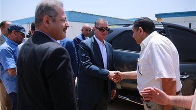 صور.. محافظ كفرالشيخ يتفقد محطة كهرباء البرلس بتكلفة 2.2 مليار يورو على مساحة 280 فدان
