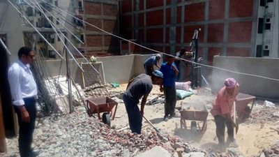 إزالة فورية لثلاث طوابق لعقار مخالف بـ