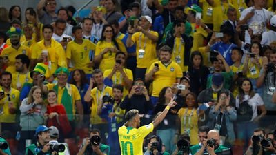 البرازيل تتفوق على صربيا بهدفين وتصعد لـ