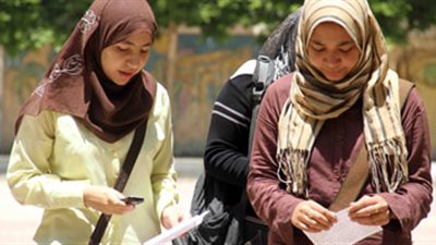 صور.. طلاب كفر الشيخ يؤدون امتحاني الكيمياء والجغرافيا وسط حالة من التوتر