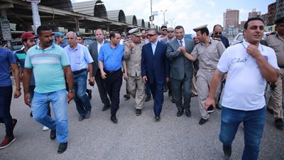 صور| محافظ كفرالشيخ يتفقد مجمع المواقف للتأكد من تطبيق التعريفة الجديدة