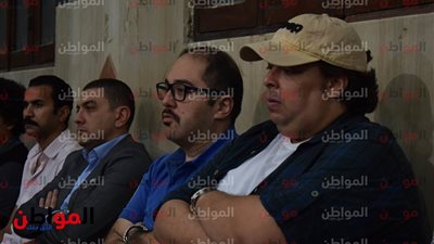 صور| توافد الفنانين علي عزاء والد الفنان محمد فهيم