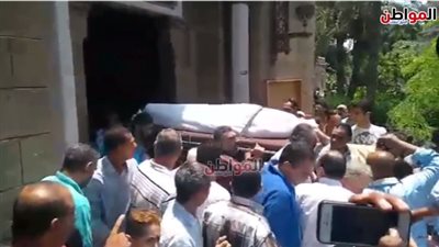 فيديو| تشييع جثمان الفنان الراحل مدحت مرسي من مسجد الفاروق بالمعادي