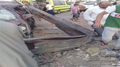 صور.. اصطدام سيارتين يفسرعن حادث مأساوى بـ