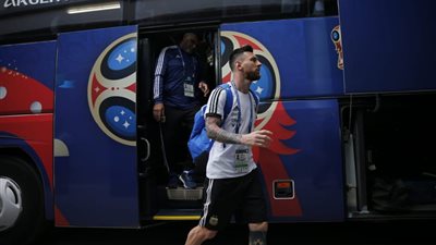 وصول لاعبي الأرجنتين إلى ملعب كازان