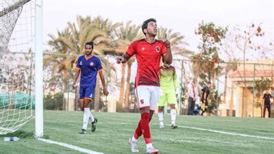 الأهلي يتقدم على الشمس بـ