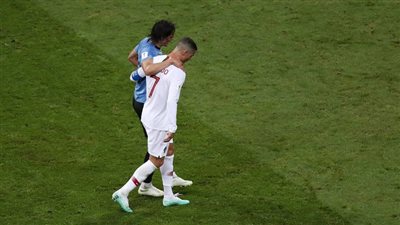 فيديو.. رونالدو يقدم لفتة طيبة تجاه كافاني 