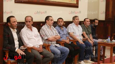 صور| هشام سليم وطارق لطفي يصلان عزاء الراحل مدحت مرسي