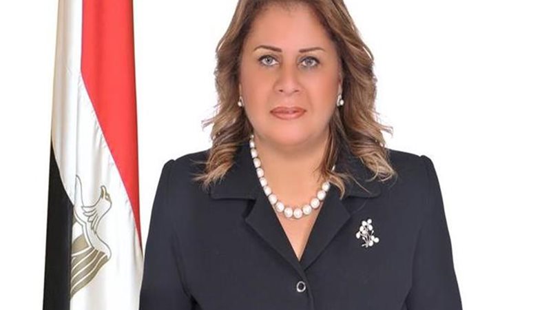 النائبة مني منير