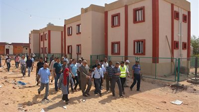 صور| محافظ الوادي الجديد يتفقد مشروع سترة بـ قرية ناصر الثورة