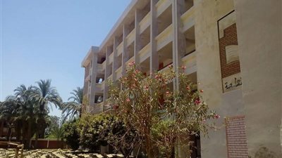 النائب أبو عزوز يطالب مسؤولي التربية والتعليم بـ بني سويف لـ ترميم مدرسة باروط التجارية بنات