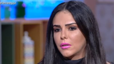 فيديو| دنيا عبد العزيز تكشف حقيقة زواجها من 