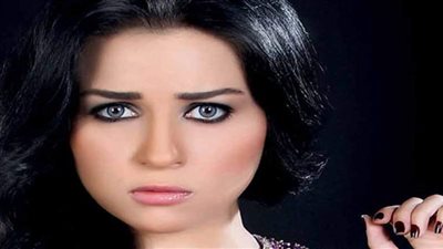 مي عز الدين تشارك جمهورها إطلالات مسلسل رسايل