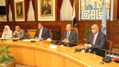 محافظة القاهرة ورئيس جهاز التعمير يبحثان تطوير طريق الأوتوستراد