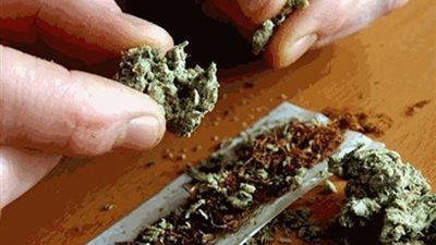 سيجارة مشتعلة توقع بـ