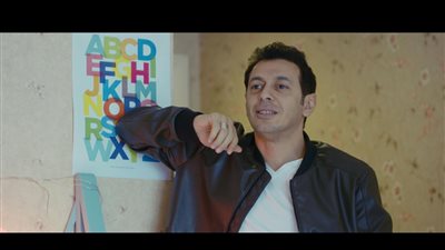 مصطفي شعبان يداعب جمهوره على طريقته الخاصة
