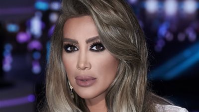 إطلالة جريئة لـ  مايا دياب 