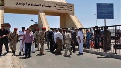 منفذ السلوم تنهي سفر وعودة 1338 مصريا وليبيا و 156 شاحنة خلال 24 ساعة