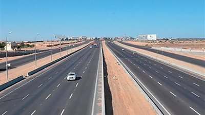 توقف حركة المرور أعلى طريق السويس الصحراوى.. تعرف على السبب