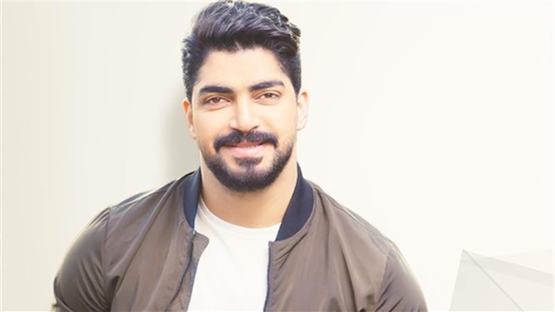 الفنان مينا عطا