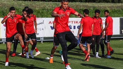 محاضرة فنية للاعبي الأهلي قبل مواجهة أولمبيا