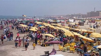 رئيس مدينة بلطيم: إنقاذ 240 مصطافا من الغرق خلال يومين 