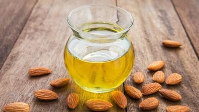 زيت اللوز.. الحل المثالي لمشكلة الهالات السوداء
