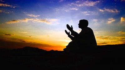 لماذا لا يستجيب الله لدعائنا في الحال؟.. 
