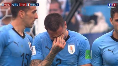 خيمينيز ينهمر في البكاء أمام فرنسا
