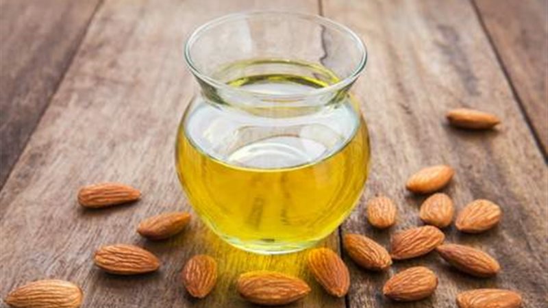 زيت اللوز 