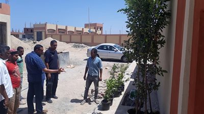 صور.. رئيس مدينة سفاجا يتفقد مشروع 