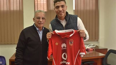 نجم الأهلي يقترب من الانضمام لـ