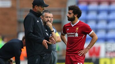 ليفربول ينافس توتنهام على ضم لاعب وسط أستون فيلا