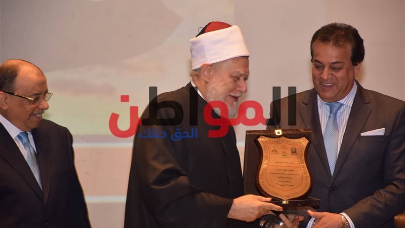 خالد عبدالغفار يكرم