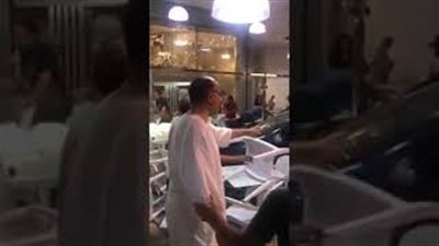 فيديو.. سيارة تقتحم مقهي فى المغرب بطريقة مروعة ورد فعل غريب من الزبائن