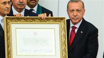 صهر أردوغان يدمر الاقتصاد التركي 