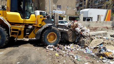 حملات نظافة مكبرة لرفع تجمعات القمامة في أحياء بورسعيد